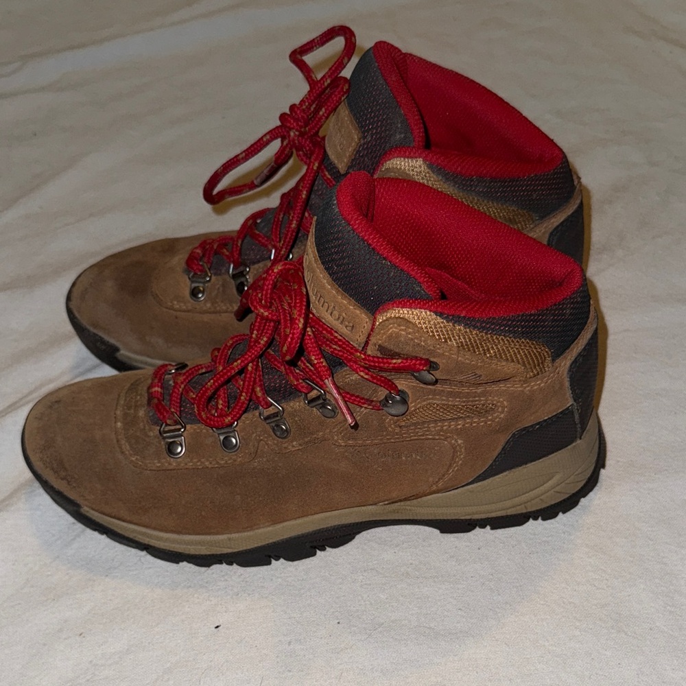 Columbia Newton Ridge Plus Waterproof Amped Women's Hiking Boots Sz 9